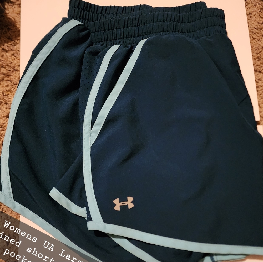 UA Womens lined/pocketed shorts